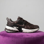 کتونی نایک وی تو کی ران قهوه ای (FD0736-202) (Nike V2K Run Mink Brown Ironstone Team Anthracite)
